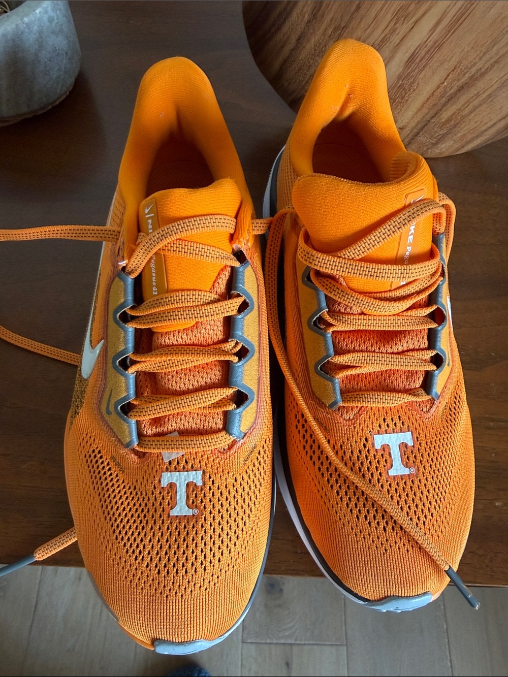 Nike Tennessee Volunteers unisex running shoes Men 5.5. Women’s size 7